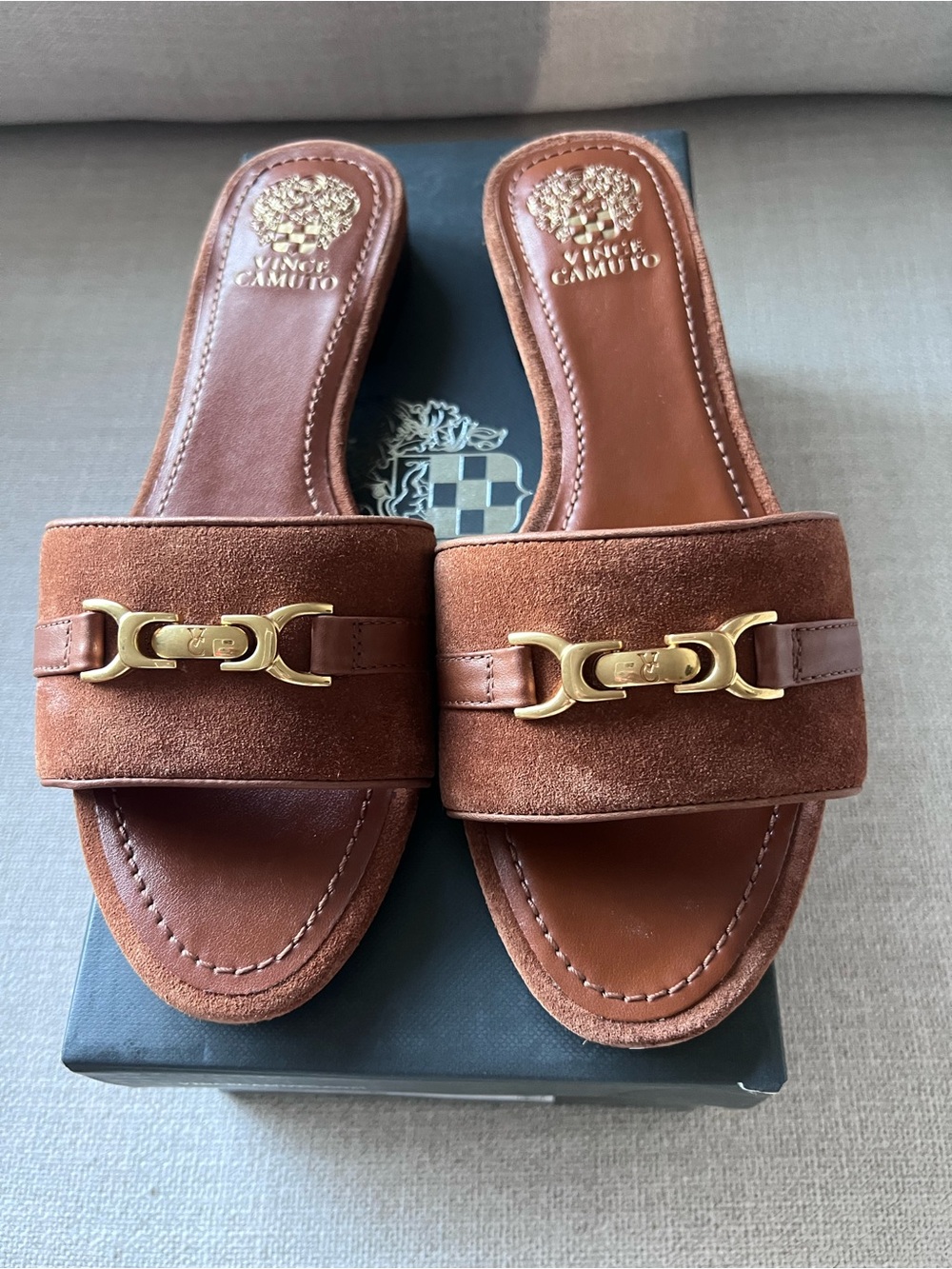 Vince Camuto Suede Slide Sandal with Gold Chain Size 8 - NIB